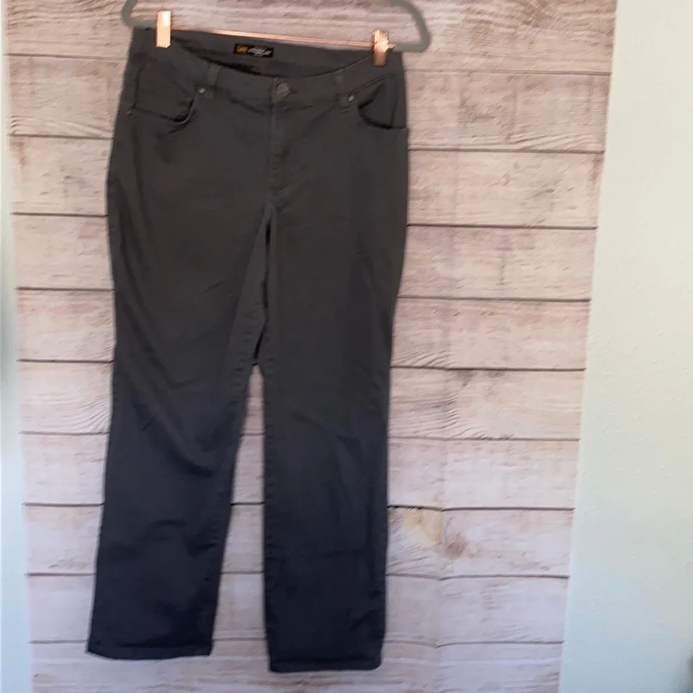 💜💜 Ladies Lee Relaxed Straight Leg Mid Rise Size 12